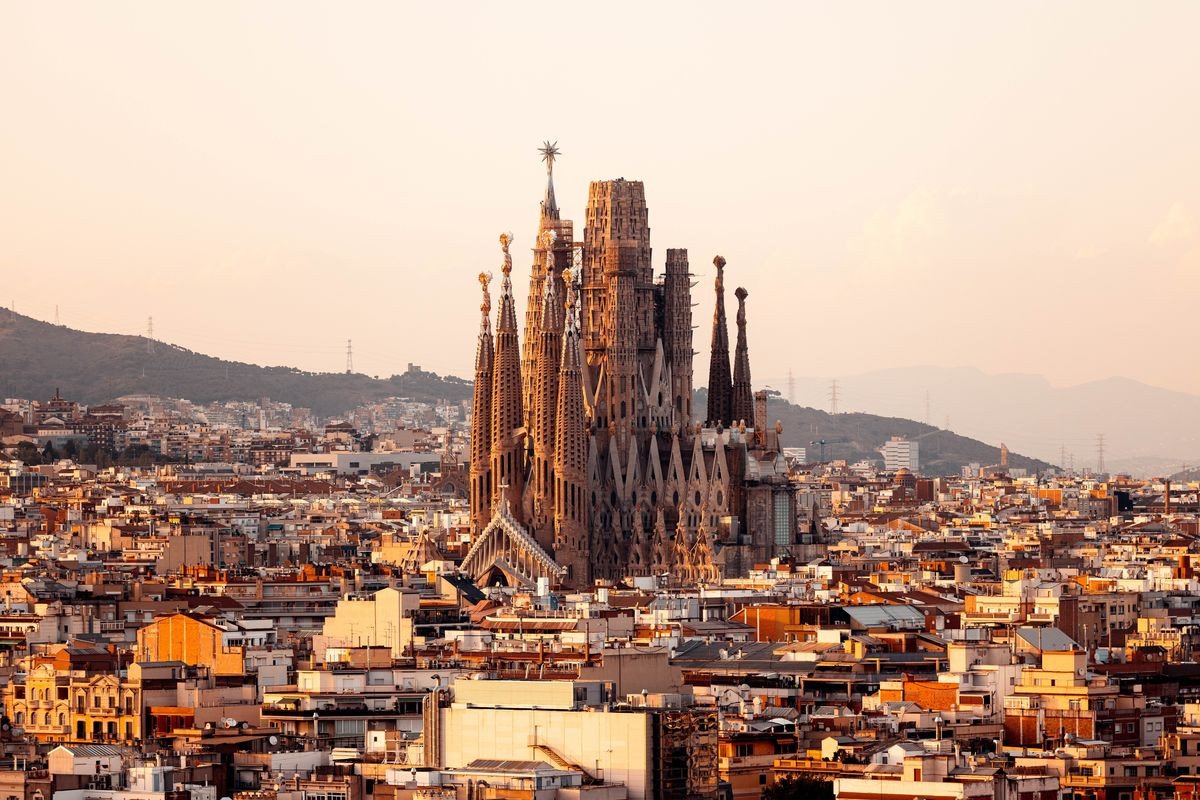 Keşfet Barcelona: Sanat, Mimarlık ve Canlı Kültür Şehri
